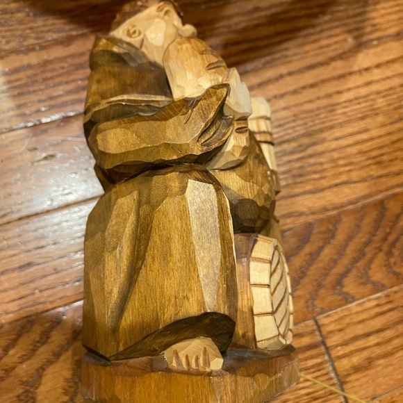 Carved Wood Monk With Ale And Bread & Sitting On A Keg - Picture 7 of 9